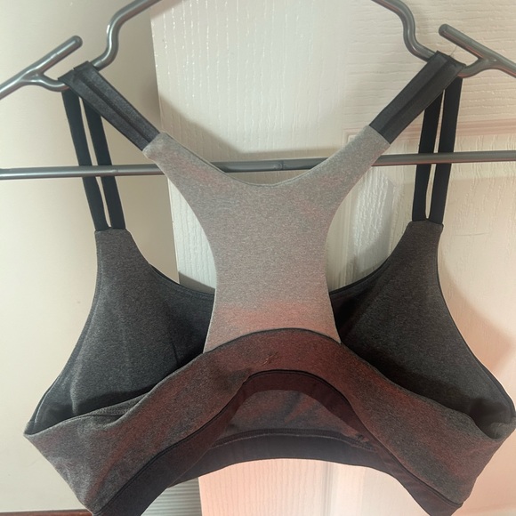 Woman’s large exercise top - Picture 2 of 3